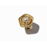 18K Gold Floral Shaped Ladies Ring with a Central Pearl  18 karat gold Europe, 1960s Hallmarked with