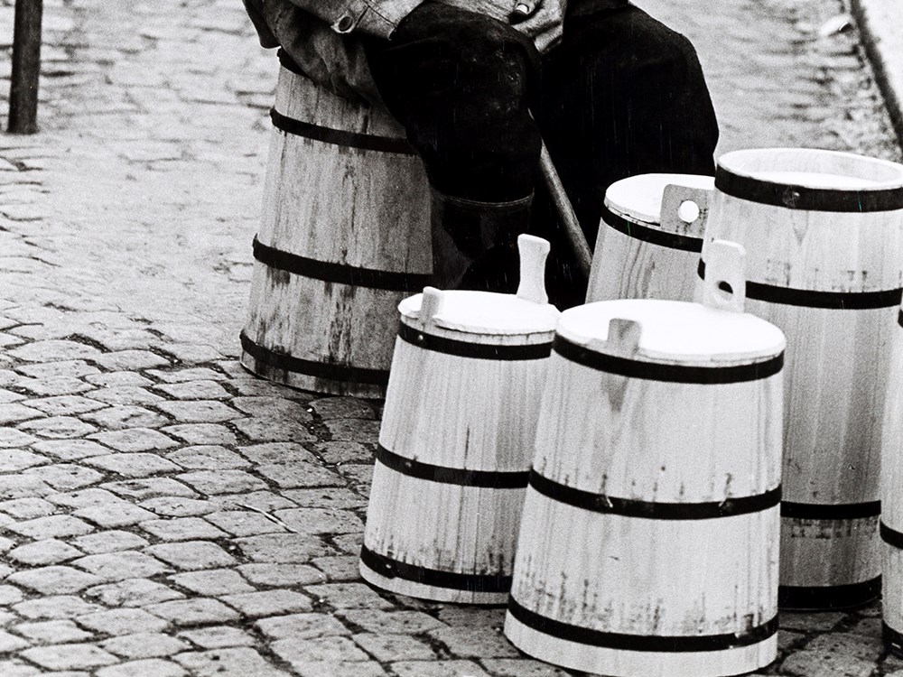 Toni Schneiders (1920-2006), Bosniake, Vintage Print, c. 1965  Vintage gelatin silver print on - Image 3 of 9