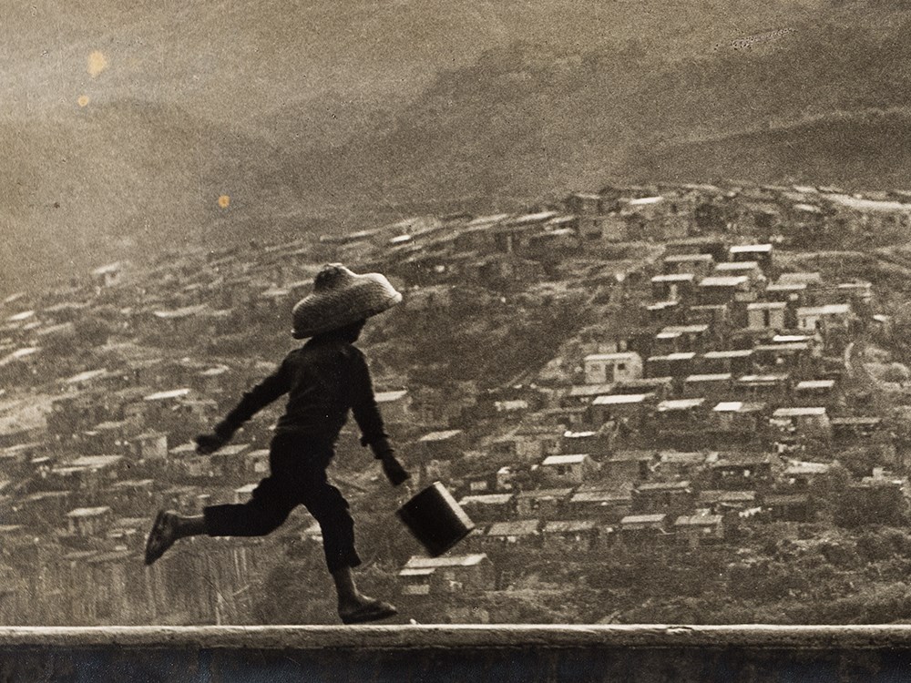 Ng Wing Yiu, Running, Vintage Photograph, Hong Kong, c. 1966  Vintage gelatin silver print on baryta - Image 2 of 8