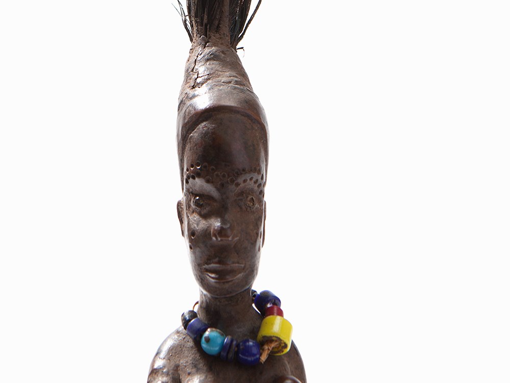 Bambata ‚Nkishi‘ Fetish Figure, Madimba, Bas Zaire, Mid-20th C.  Wood, feathers, glass bead necklace - Image 2 of 7