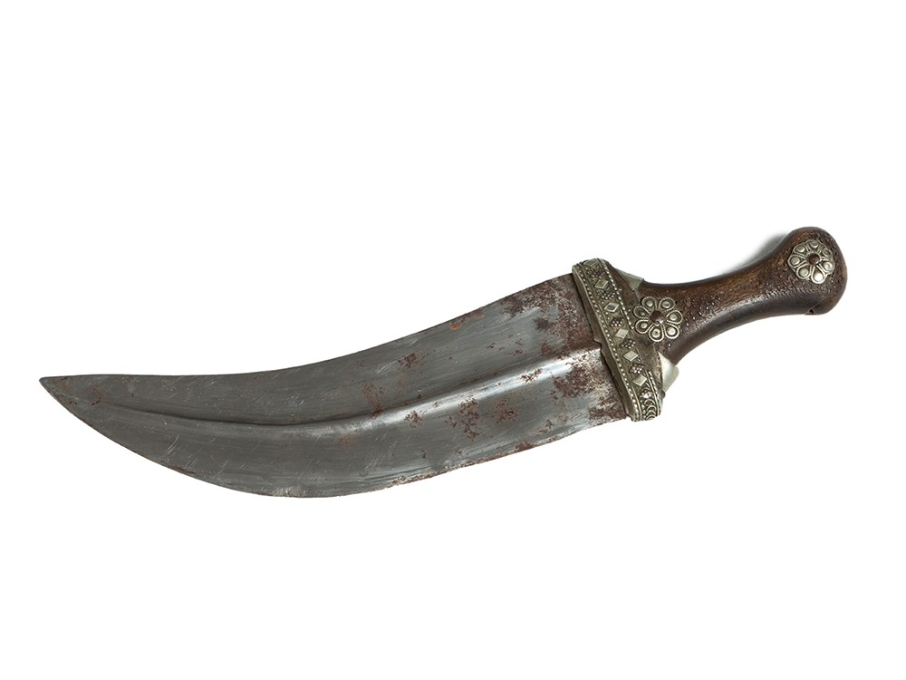 Magnificient Khandschar Dagger with Belt, Oman, 19th Century  Silver plated brass, silver, horn, - Image 2 of 12