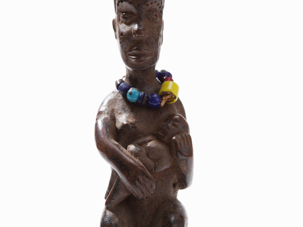 Bambata ‚Nkishi‘ Fetish Figure, Madimba, Bas Zaire, Mid-20th C.  Wood, feathers, glass bead necklace - Image 3 of 7
