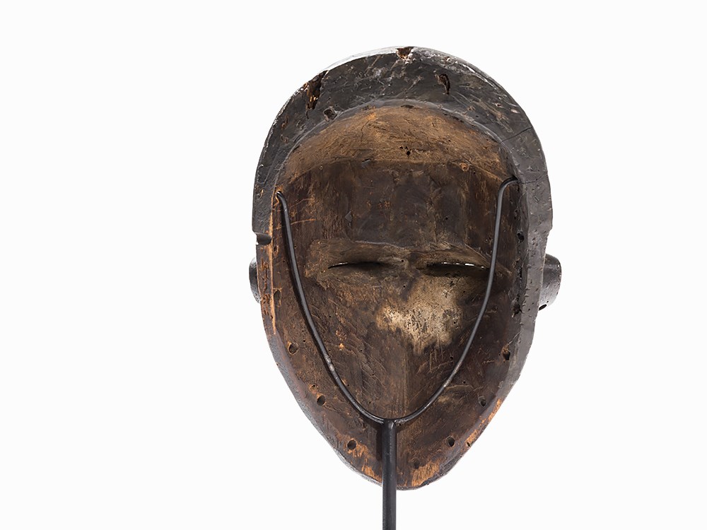 Chokwe, Mask ‘Mwana Pwo’, Published in K.-F. Schädler  Wood Chokwe peoples, Angola Ovoid face with - Image 9 of 13