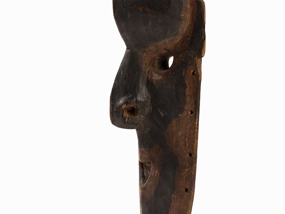 Large and Important Mask, Papua New Guinea, 19th/ 20th C.  Wood, shells, pigments Probably Yangoru - Image 5 of 8