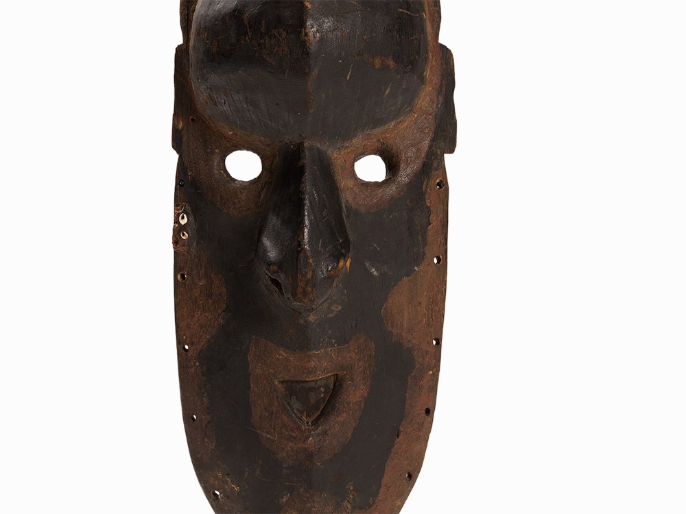 Large and Important Mask, Papua New Guinea, 19th/ 20th C.  Wood, shells, pigments Probably Yangoru - Image 3 of 8