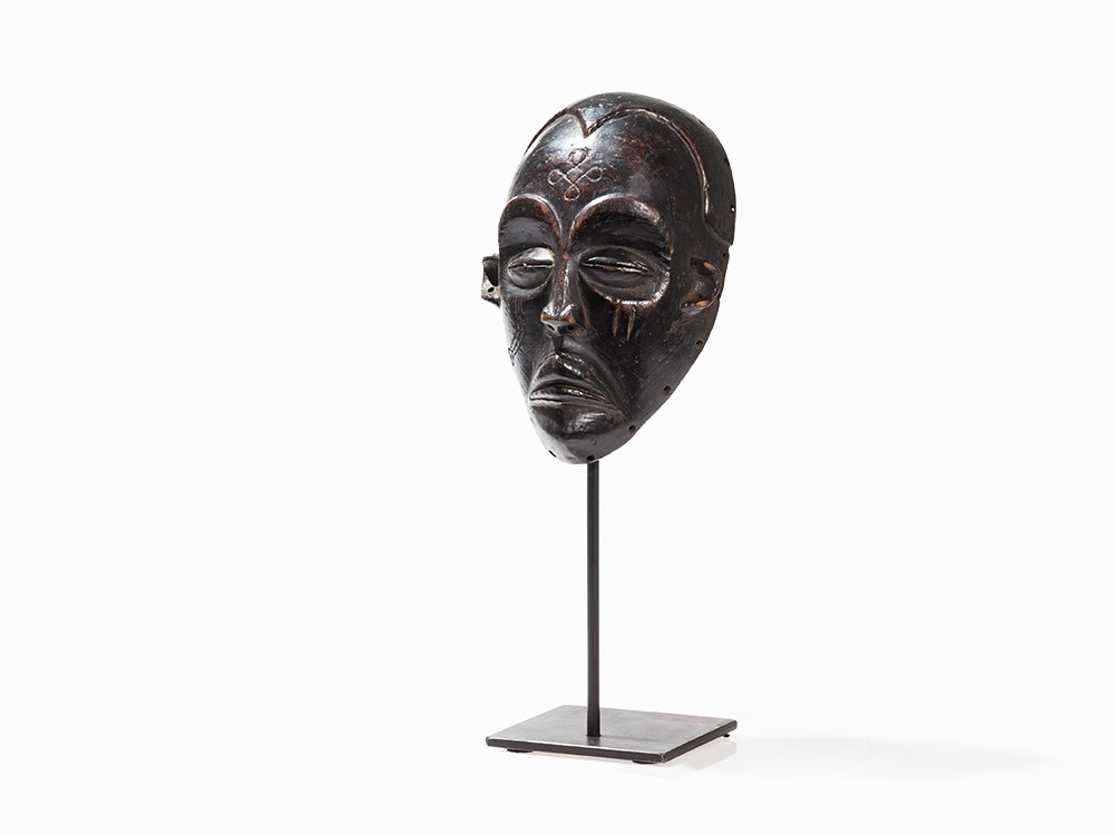 Chokwe, Mask ‘Mwana Pwo’, Published in K.-F. Schädler  Wood Chokwe peoples, Angola Ovoid face with