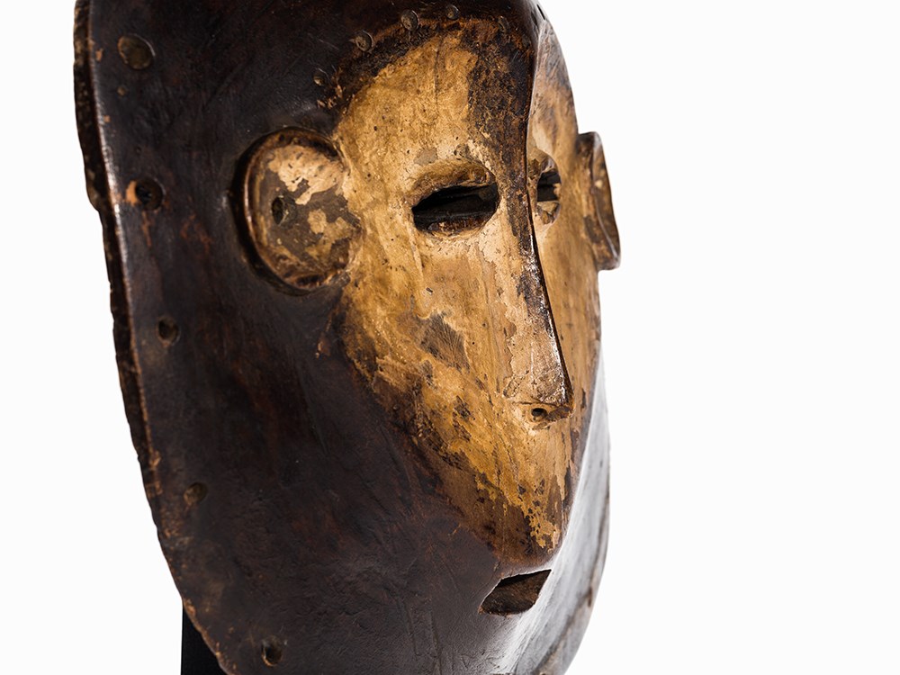 Lega, Mask ‘Idimu’, D. R. Congo  Wood with encrusted kaolin Lega peoples, D. R. Congo Typical - Image 5 of 8