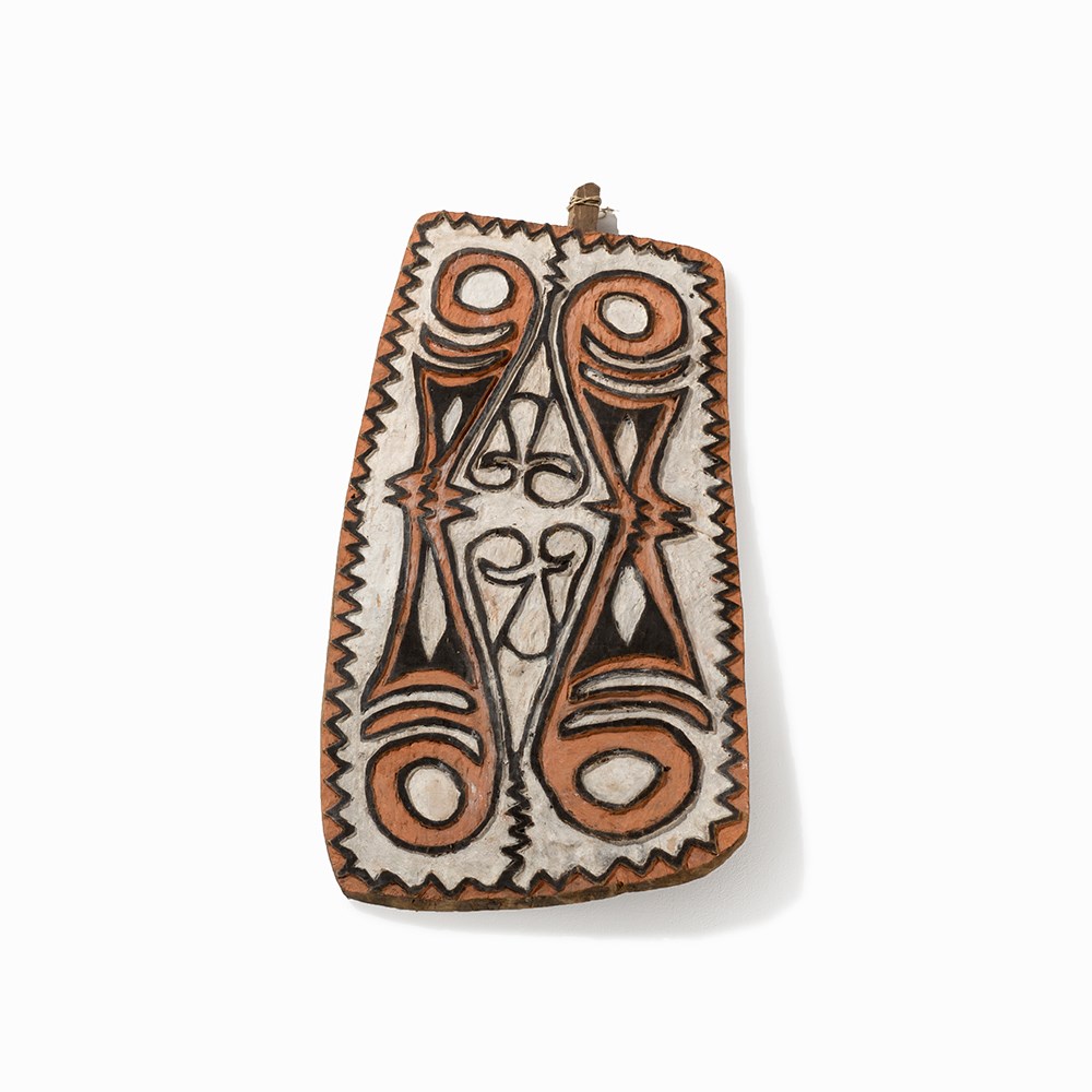 Green River War Shield, Papua New Guinea  Wood with natural pigments of red, black and white Green - Image 9 of 9