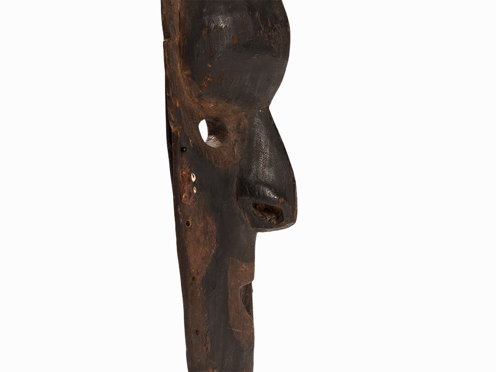 Large and Important Mask, Papua New Guinea, 19th/ 20th C.  Wood, shells, pigments Probably Yangoru - Image 7 of 8