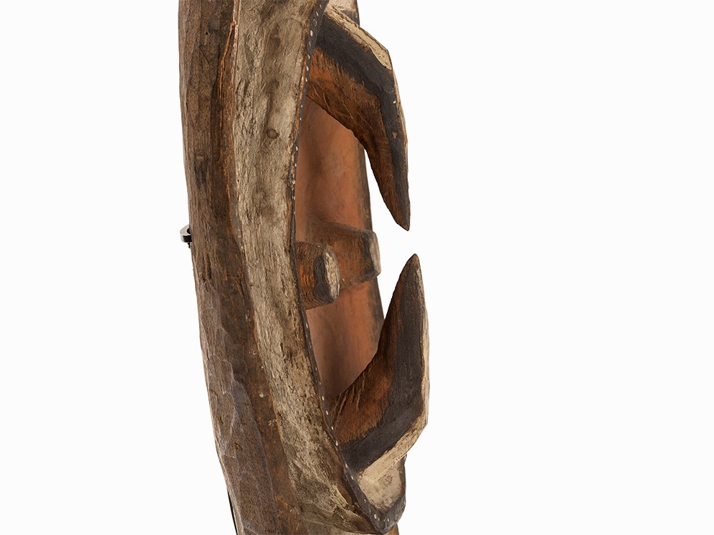 Hook Mask ‘Garra’, Hunstein Mountains, Papua New Guinea  Wood with natural red, yellow, black and - Image 4 of 7