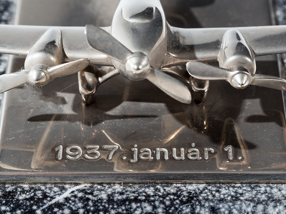 Two Art Déco Models of Propeller Airplanes, 1930/40s Metal, chromed, marbleUSA, 1930/40sOne - Image 5 of 11