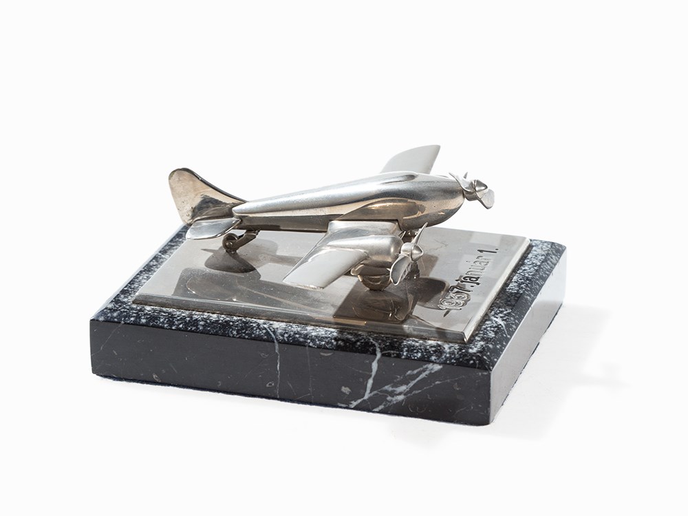Two Art Déco Models of Propeller Airplanes, 1930/40s Metal, chromed, marbleUSA, 1930/40sOne - Image 4 of 11