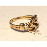 An 18 ct gold ring 3.