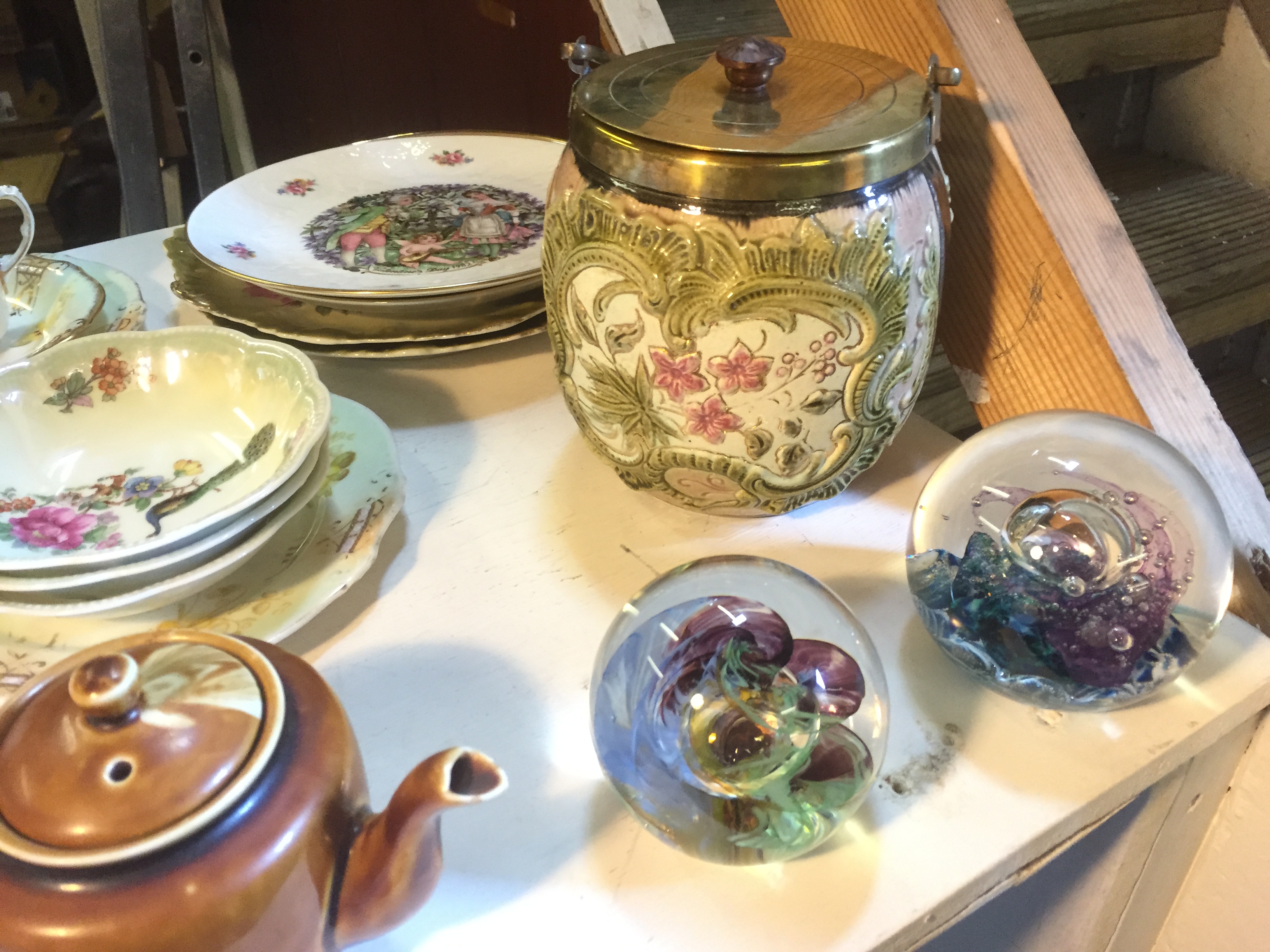 A selection of ceramics including Royal Crown Derby and Wedgwood. - Image 10 of 11