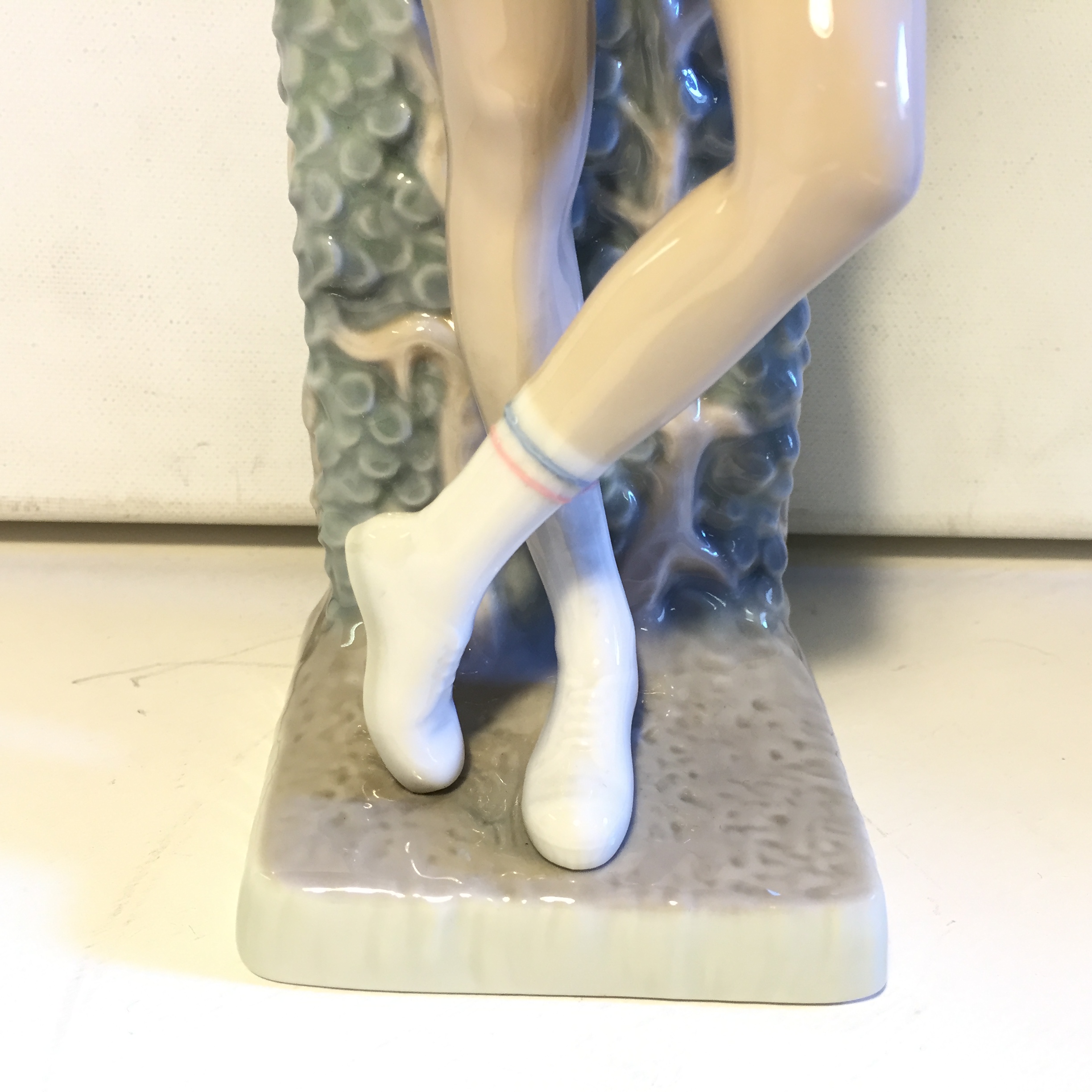 A Lladro figurine of a girl playing in a tennis outfit. - Image 4 of 6