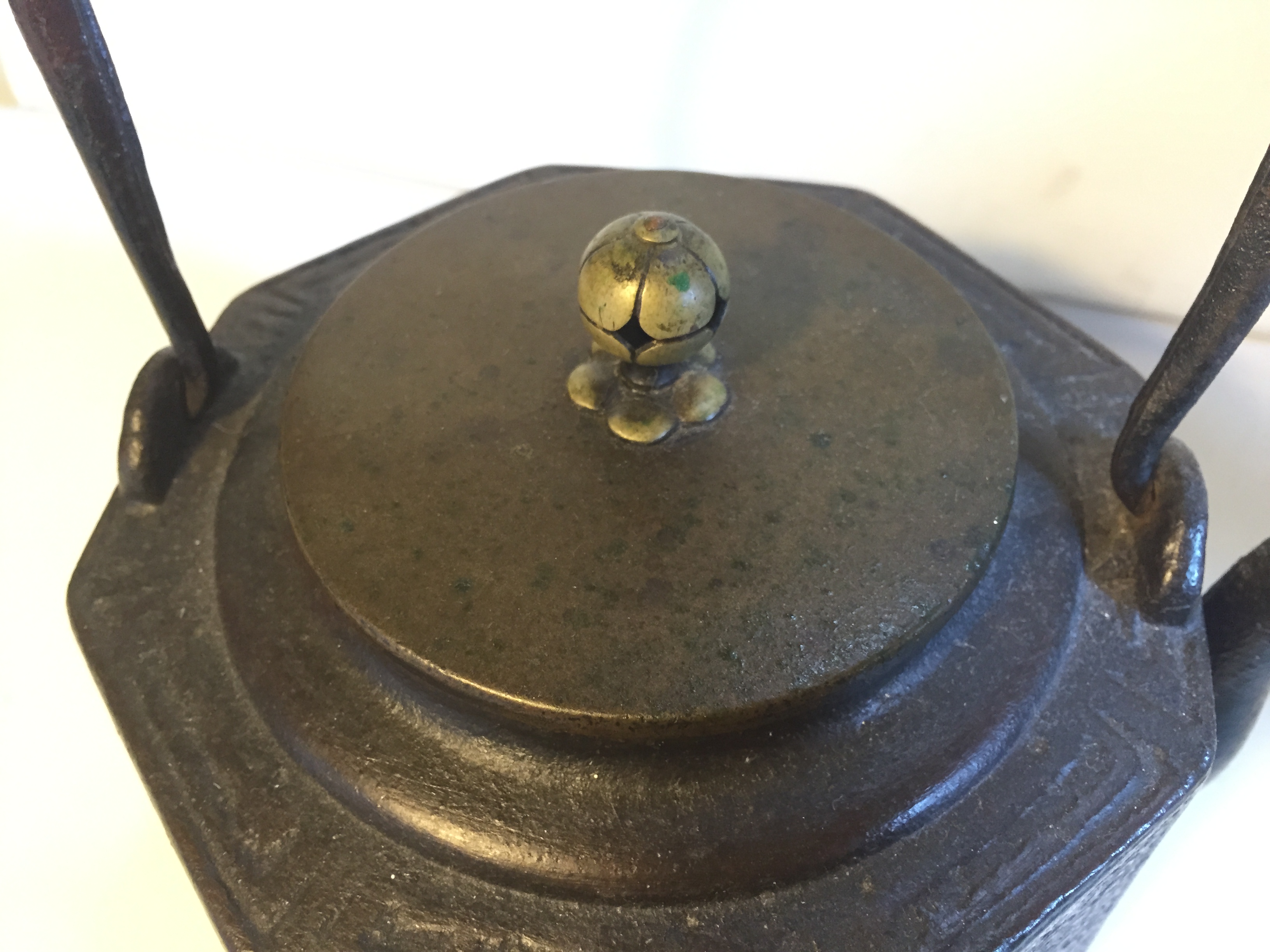 A Japanese tea kettle labled 20th century believed to be earlier. - Image 3 of 5