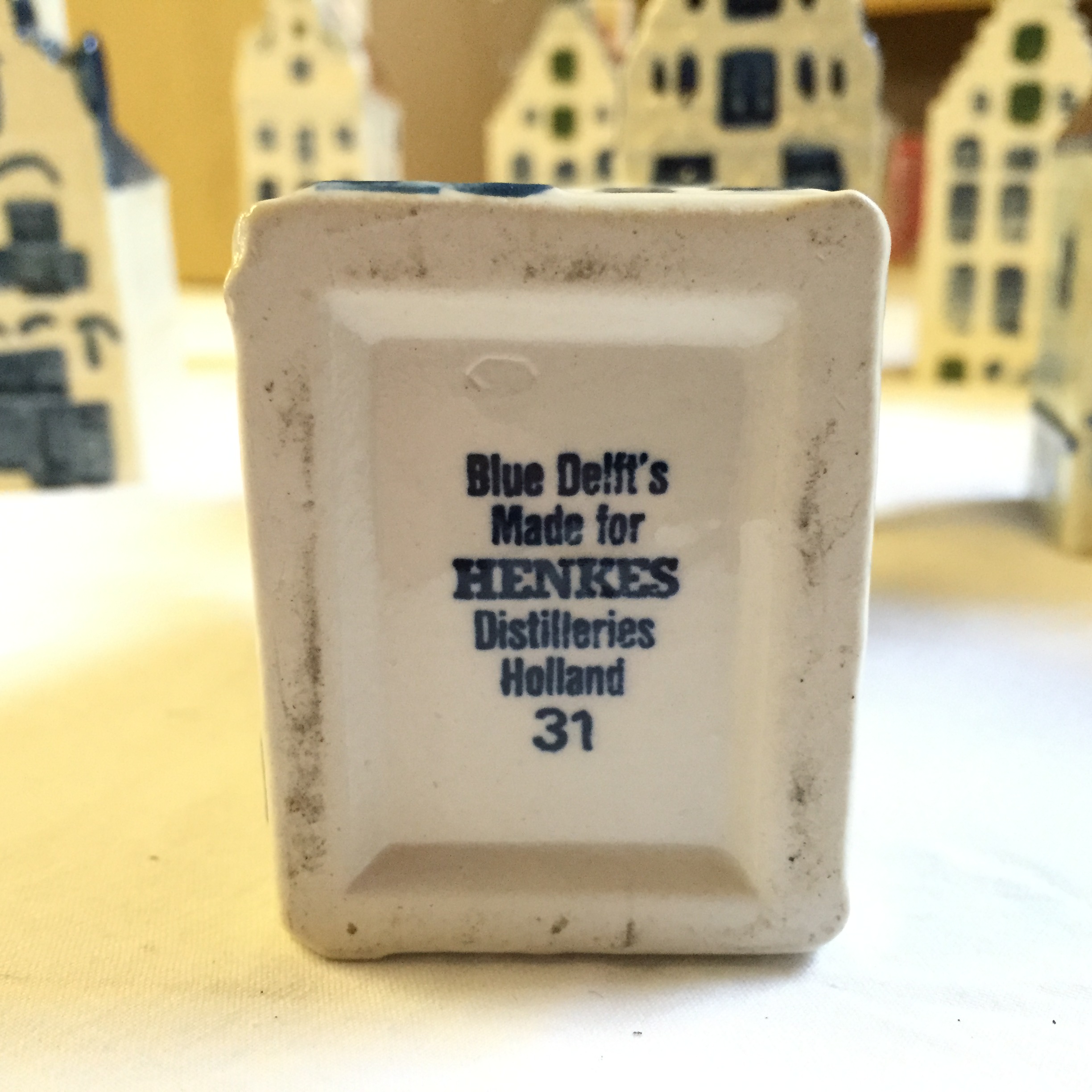 A Selection of KLM by Bols ceramic houses (empty) - Image 7 of 8