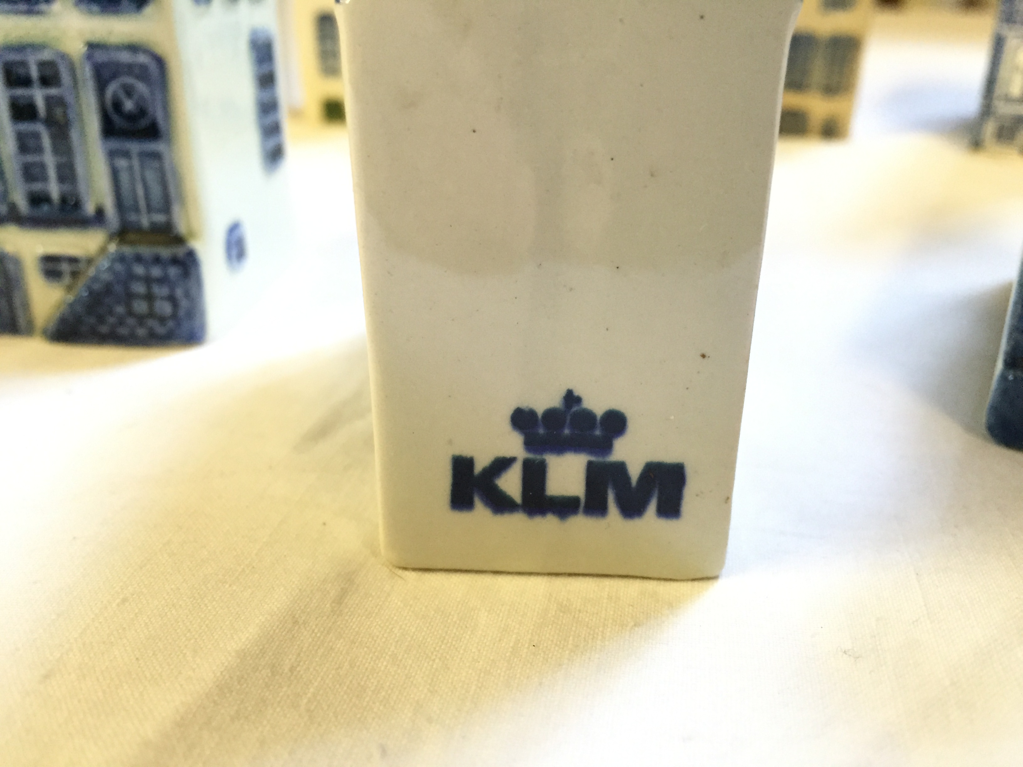 A Selection of KLM by Bols ceramic houses (empty) - Image 8 of 8