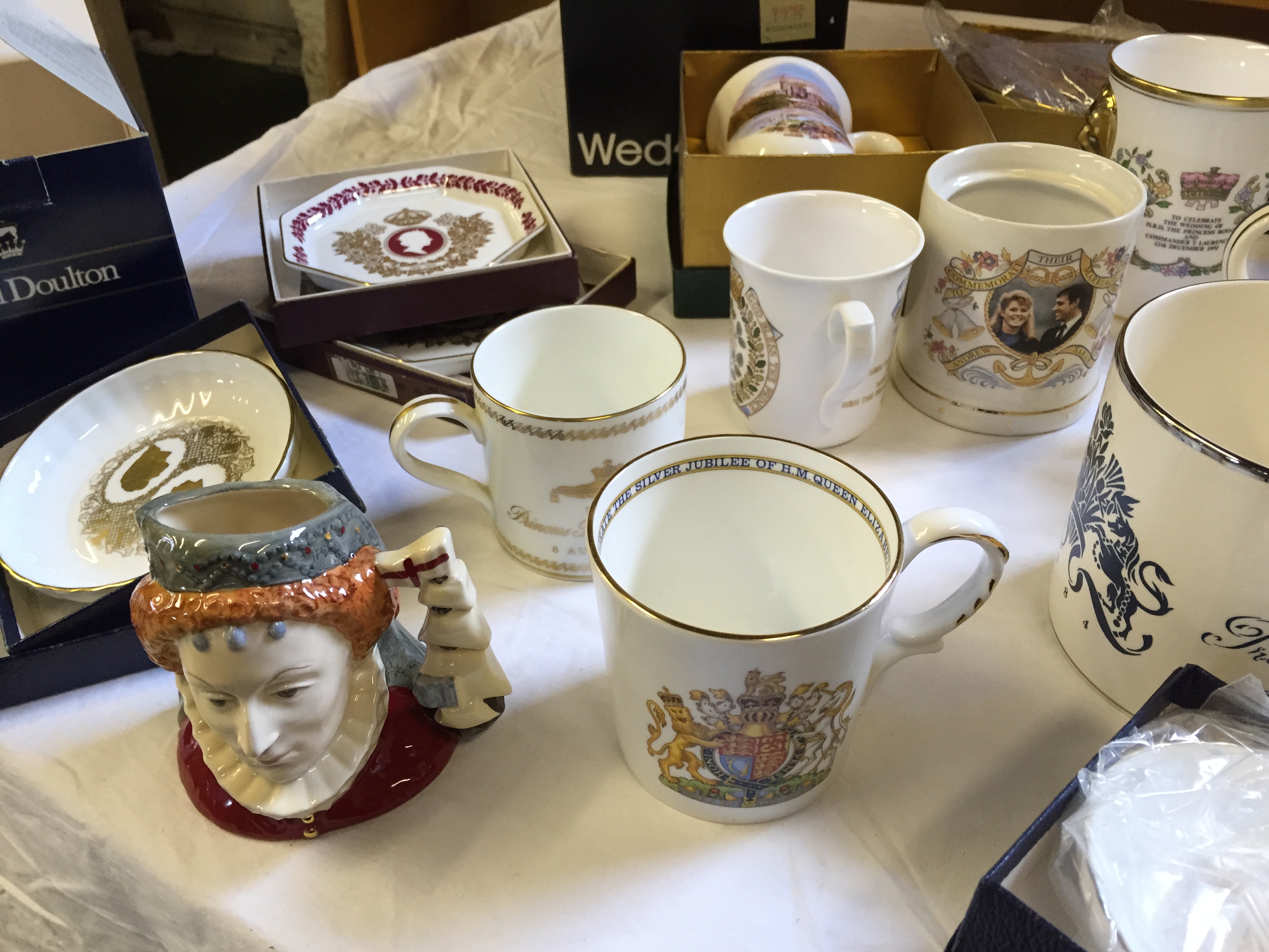 A large selection of ceramic commemorative ware including Aynsley & Royal Doulton. - Image 4 of 7