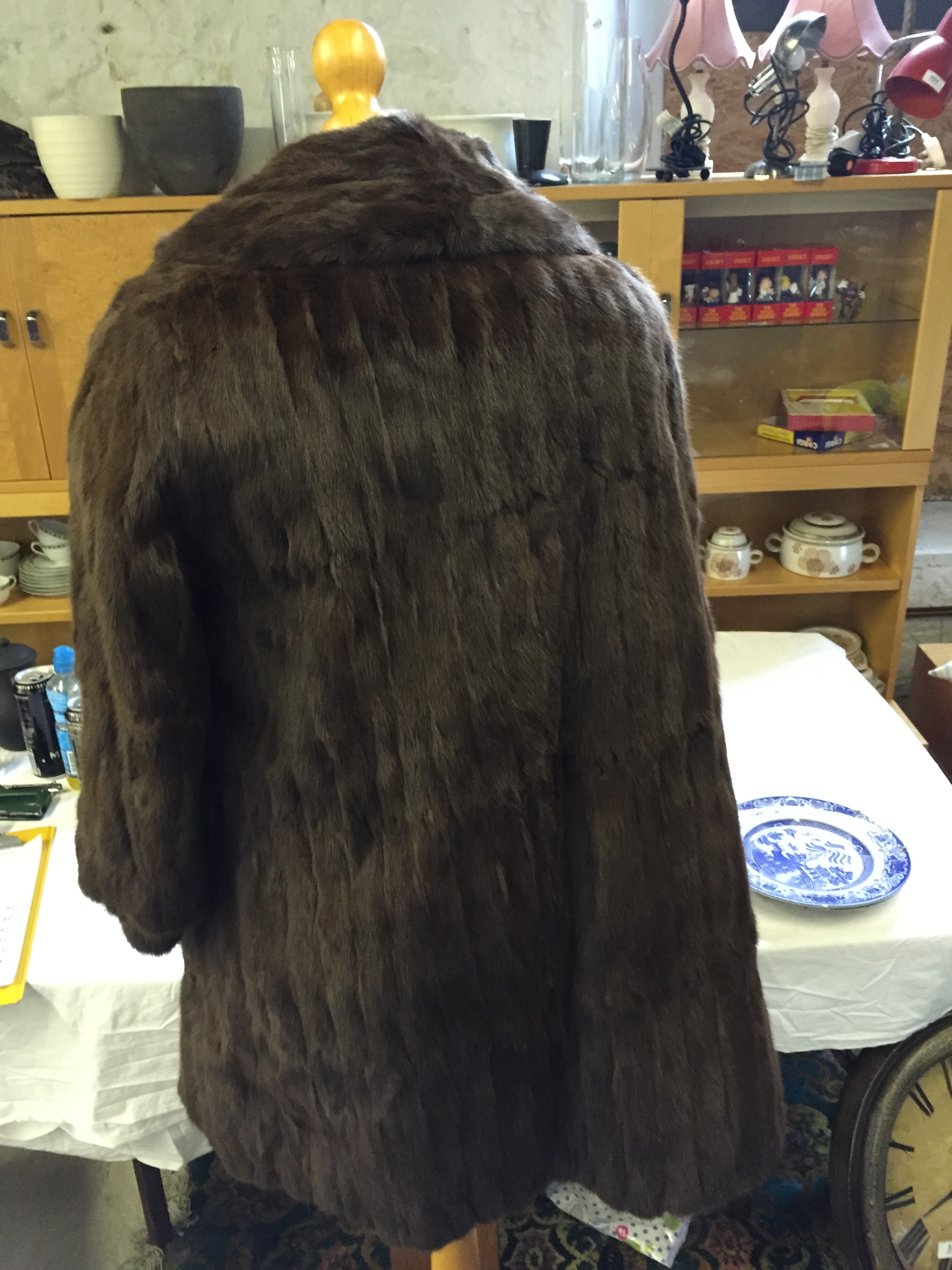 A ladies fur coat. - Image 2 of 2