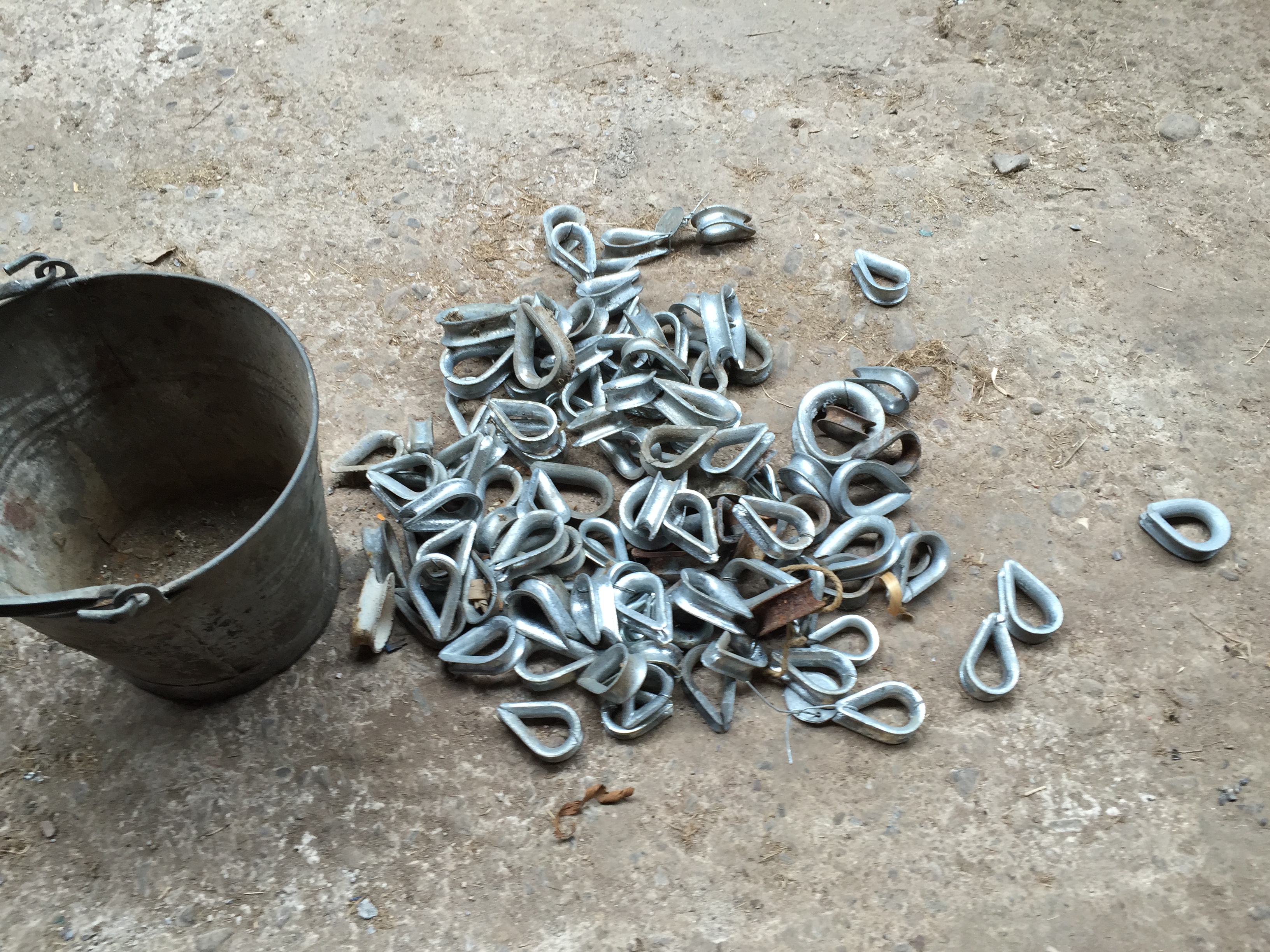 A bucket of rope thimbles. - Image 2 of 2