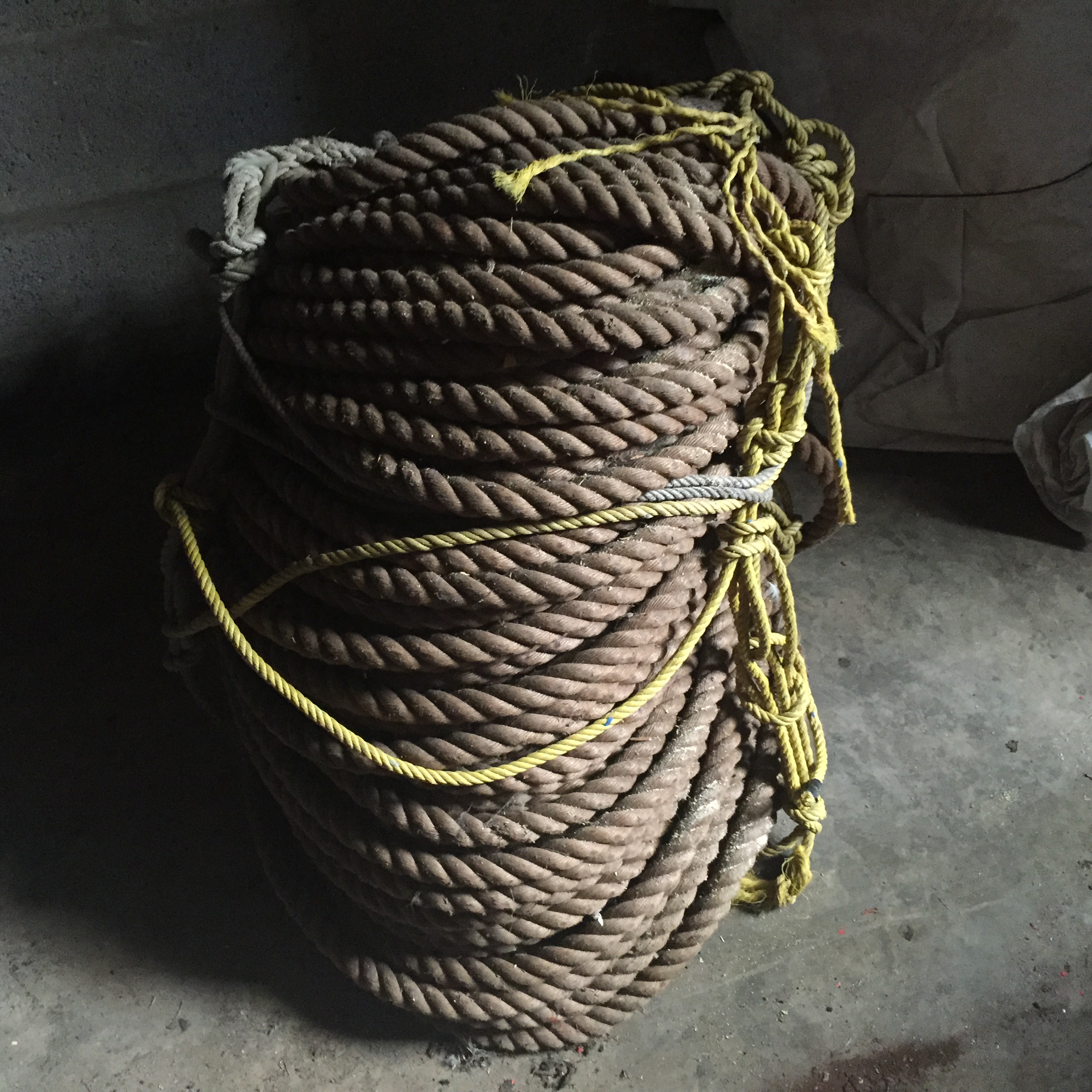 A coil of rope. - Image 2 of 2