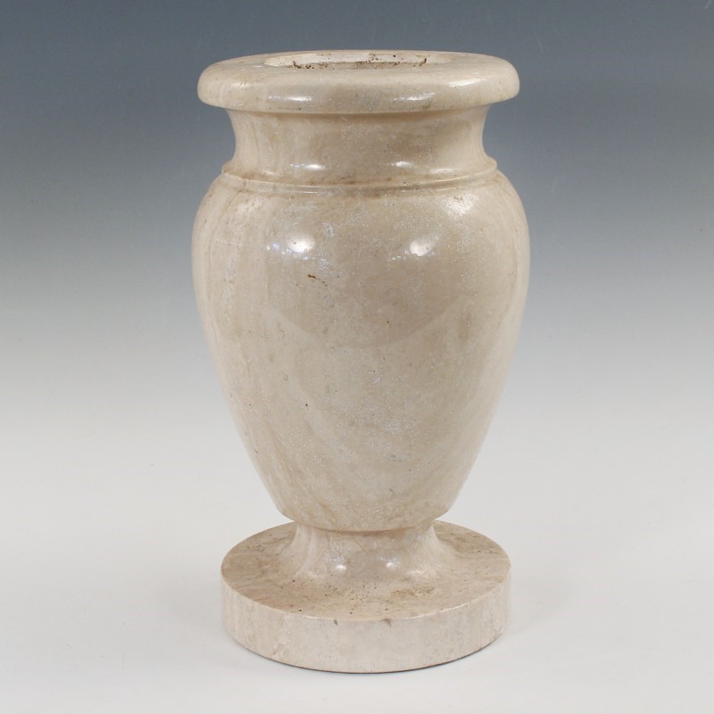 Marmorvaseovide Form, runder Standfuß, sandfarbener Marmor, Gebrauchssp., H ca. 32cm