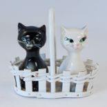 Goebel - Salz & PfefferStempelmarke, Katzenpaar, schwarz u. weiß, im Kunststoffkorb, Craquelé, H8cm