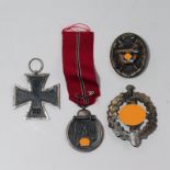 Abzeichen - 2.WK4 St., Eisernes Kreuz 1939 2. Klasse, Verwundetenabzeichen, SA-Sportabzeichen,