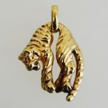 AnhängerGG 333, hängender Tiger, reliefierte Streifen, Hca.3cm, Gca.3,43gMindestpreis: 90 EUR