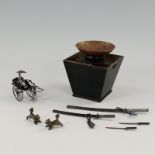 Miniaturen - Konvolutum 1900 u. später, Japan, 1x Holzgefäß, bemalt, m Blattgold, 1x bemalte