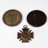 Abzeichen - 1.WKEhrenkreuz für Frontkämpfer 1914 1918; dazu 2 Sportabzeichen 1919/51; z.T.