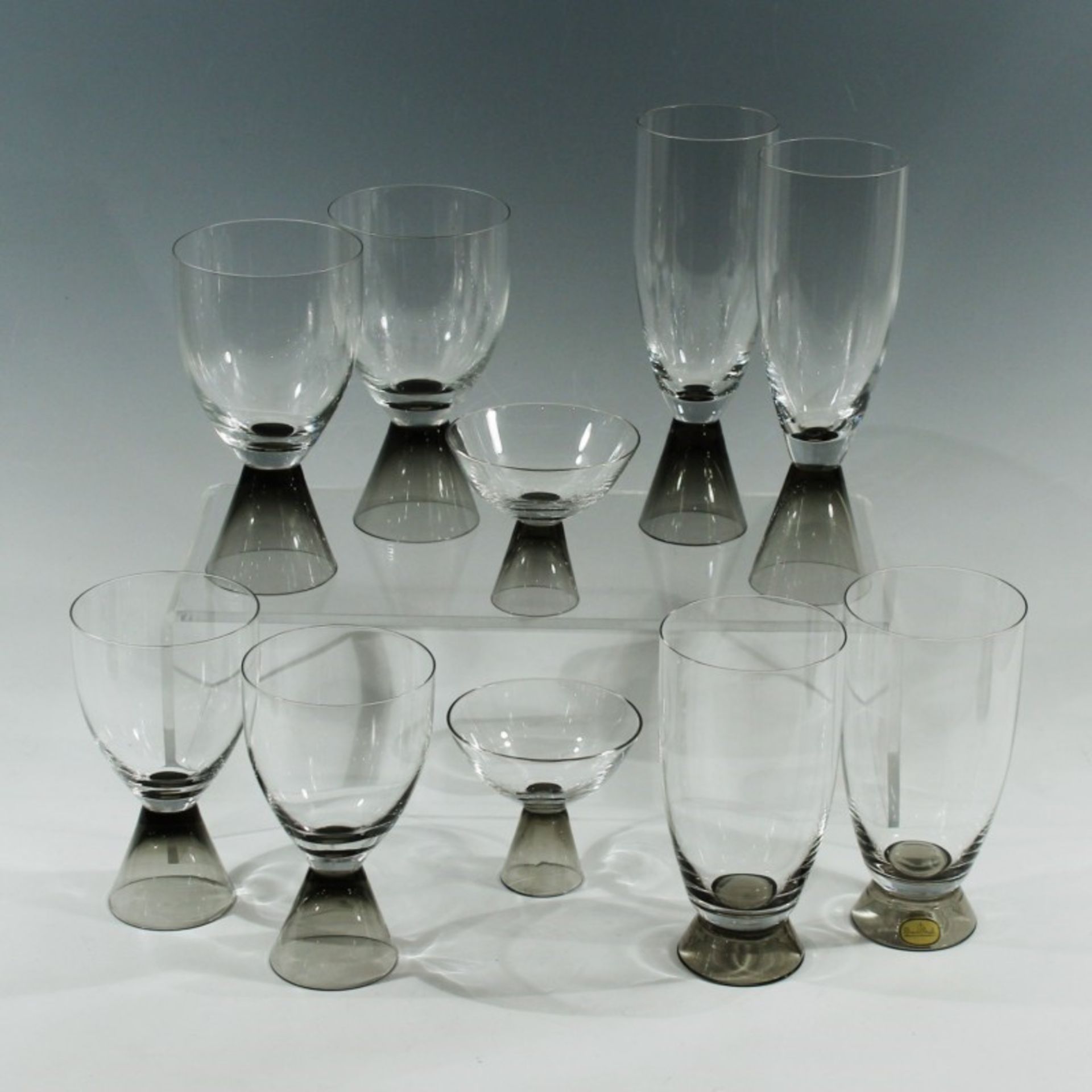 Rosenthal - Trinkgläser29 St., 6 Sekt-, 6 Wasser-, 5 Süßwein-, 6 Wein, 6 Likörgläser, Rauchglas u.