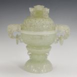 Deckelgefäß - Koro19./20.Jh., China, spätere Qing-Dynastie, seladonfarbene Jade, feine