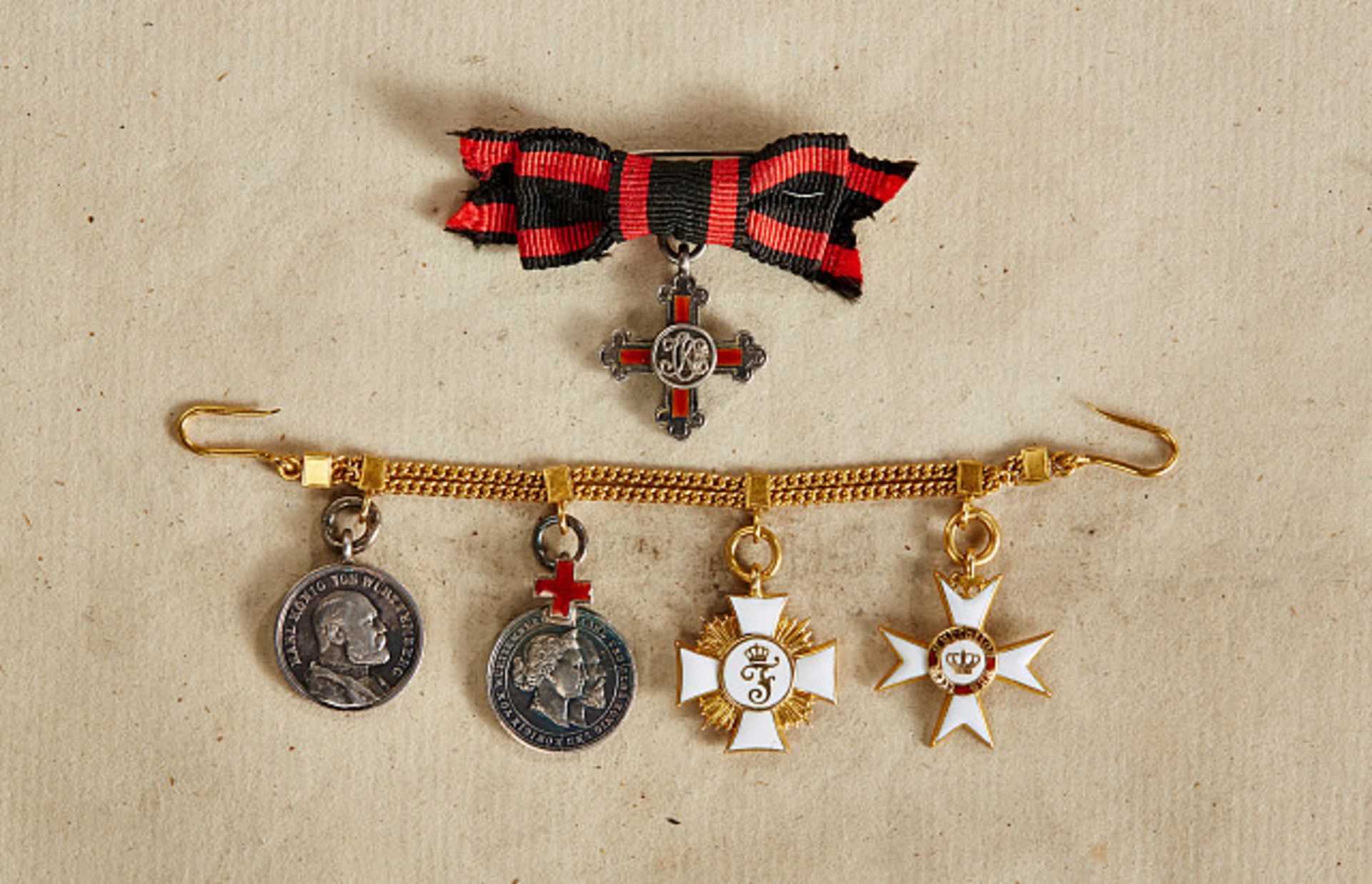 ROTES KREUZ - KÖNIGREICH WÜRTTEMBERG : Miniatur des Olga-Ordens Silber und Emaille, an