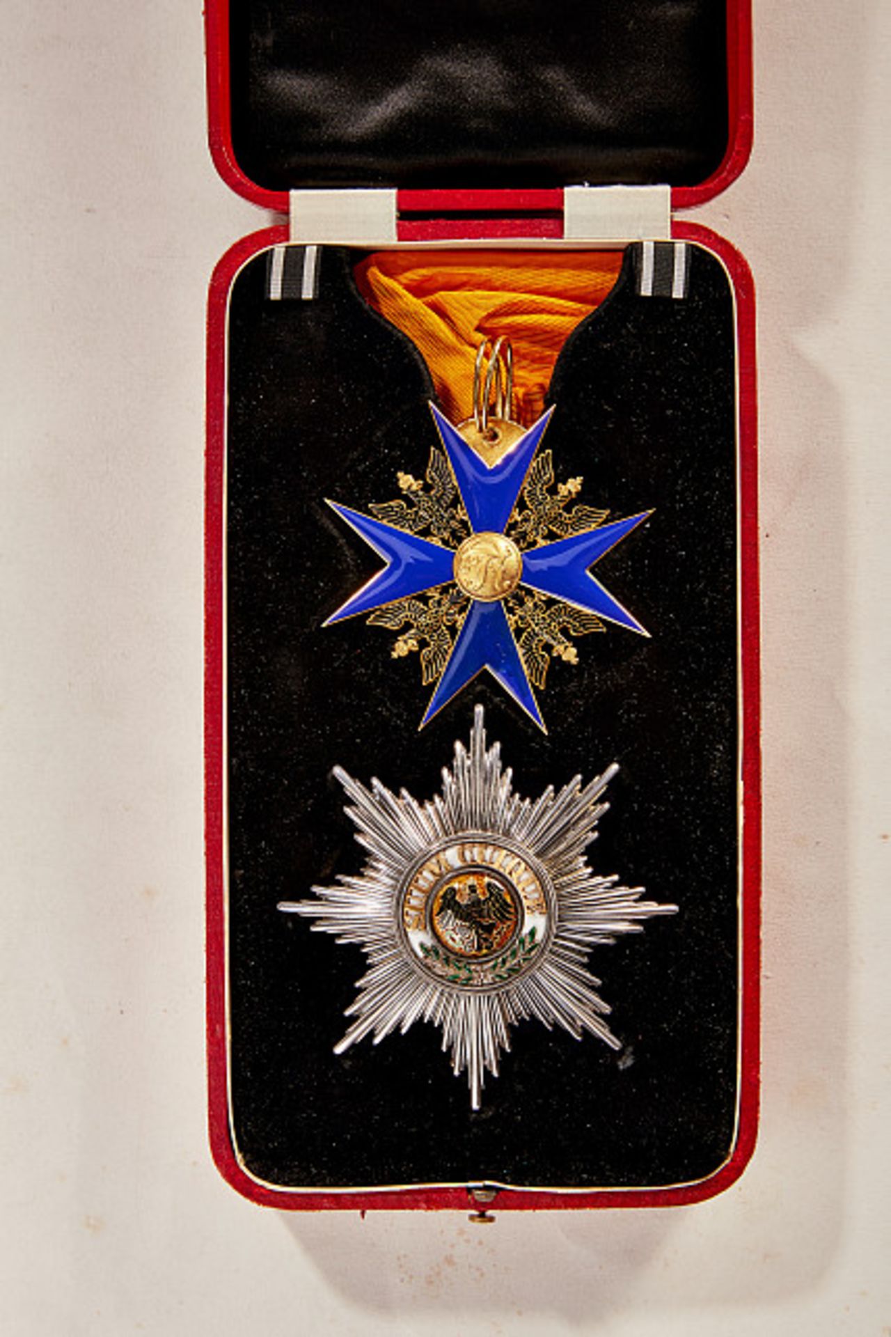 KÖNIGREICH PREUSSEN - HOHER ORDEN VOM SCHWARZEN ADLER : Ordenssatz.Das Kreuz Gold und Emaille, an