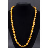 Bernstein Kette / Amber Necklace Antique Art Deco  Butterscotch, Oliven, Gewicht 18,4 g, Länge 58