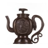 kleine Asiatische Teekanne um 1900/Small Asian Teapot about 1900  Bronze, Handhabe in Form eines