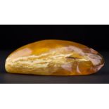Ostsee Naturbernstein / Baltic Natural Amber  Butterscotch, poliert, 82 g, 10 cm x 4 cm x 3,5 cm,