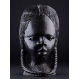 Portraitbüste eines Zulu-Mädchen/Portrait Bust of a Zulu Girl  Ebenholz, geschnitzt, H: 33 cm/