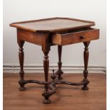 Tisch Louis der XIII  Nussbaum, original unrestauriert, mit Schublade, 66,5 cm x 69,5 cm x 54,5 cm