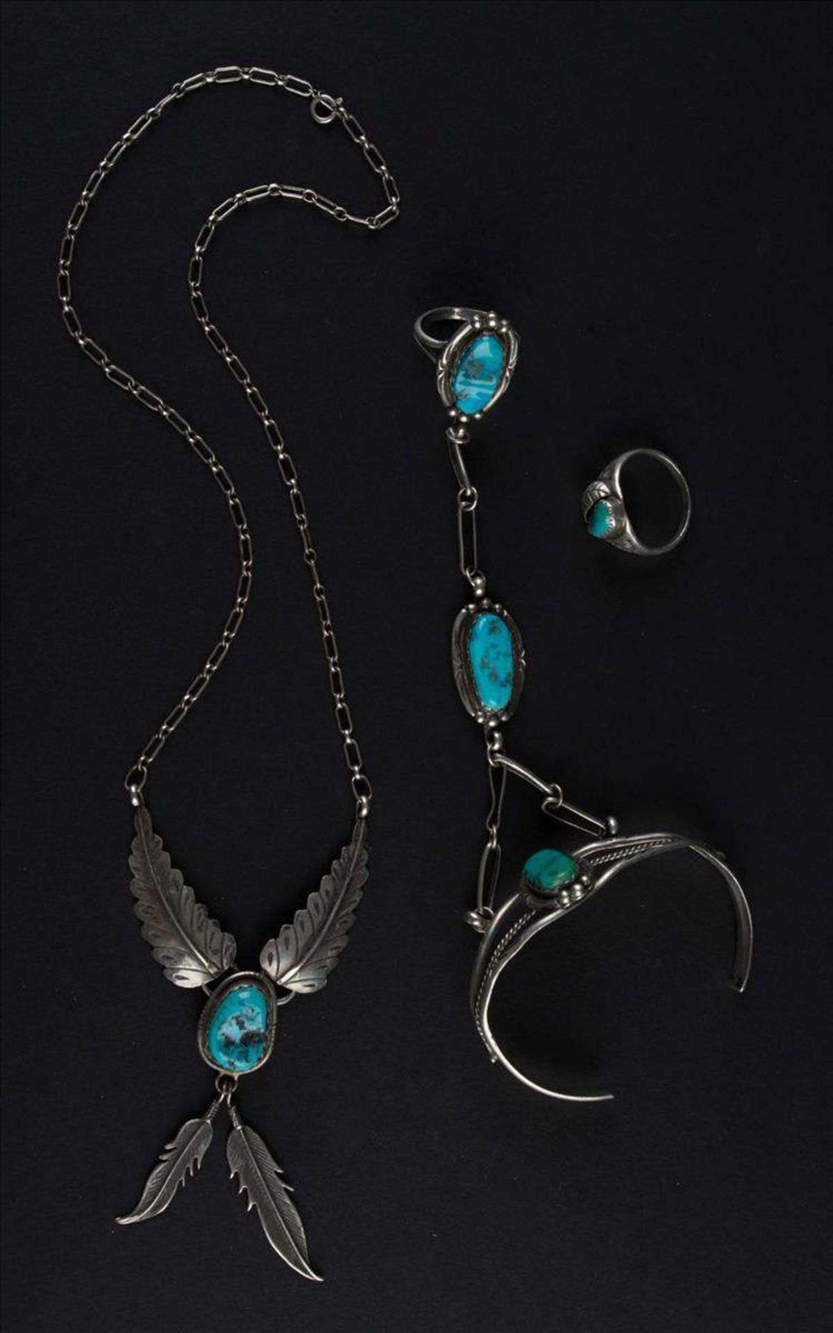 Schmuckset mit Türkisen / Jewellery set with turquoises, about 1920/30Silber/Sterling, Armreif und