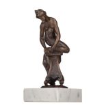 Monogrammist MAK / Monogramed MAK"Die Dornenzieherin"
Skulptur-Volumen, Bronze, H: 14,5 cm,
auf