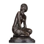 signiert Amedeo GENNARELLI"Hockender weiblicher Akt"
Skulptur-Volumen, Bronze, H:  24,5 cm,
Nachguß,