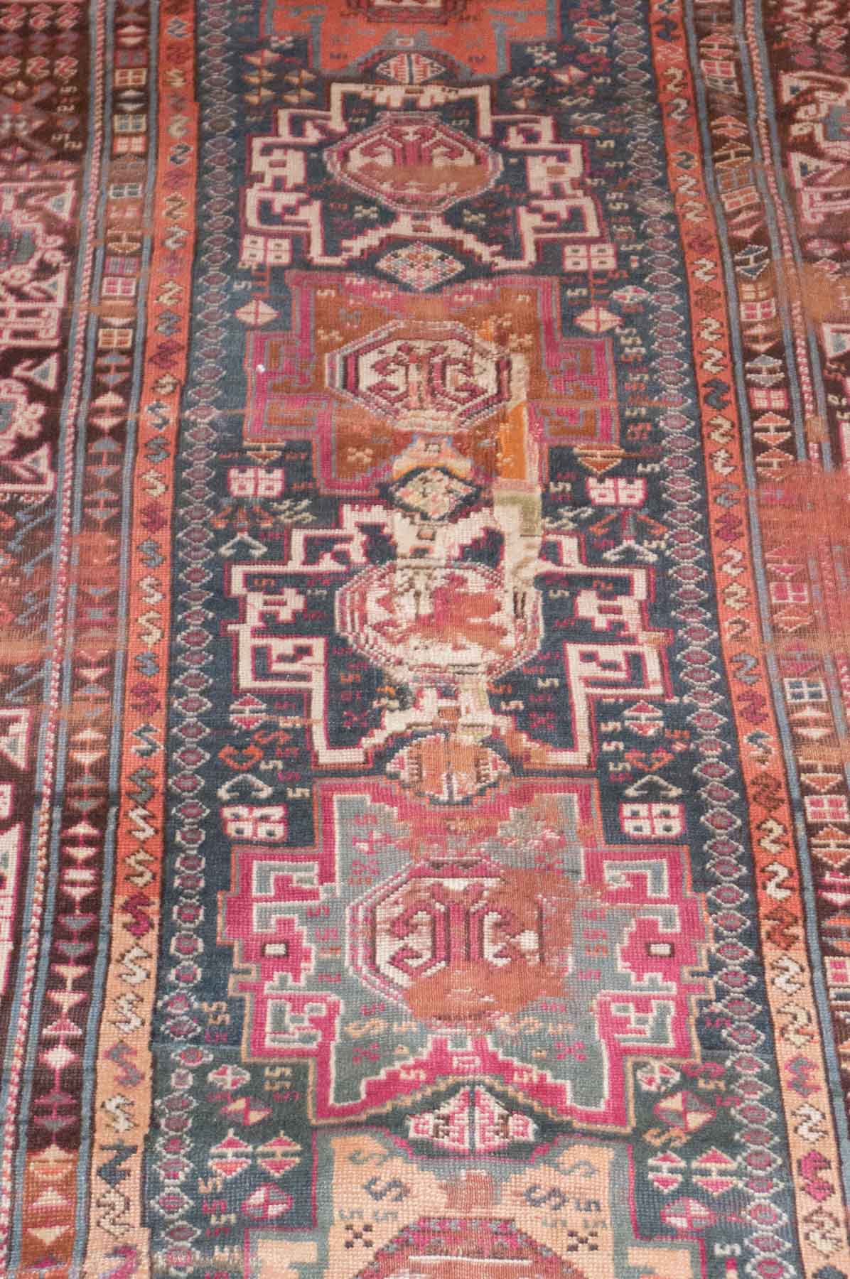 alter Mörser Orientalischer Teppich / Old mortar oriental carpethandgeknüpft, ca. 300 cm x 130