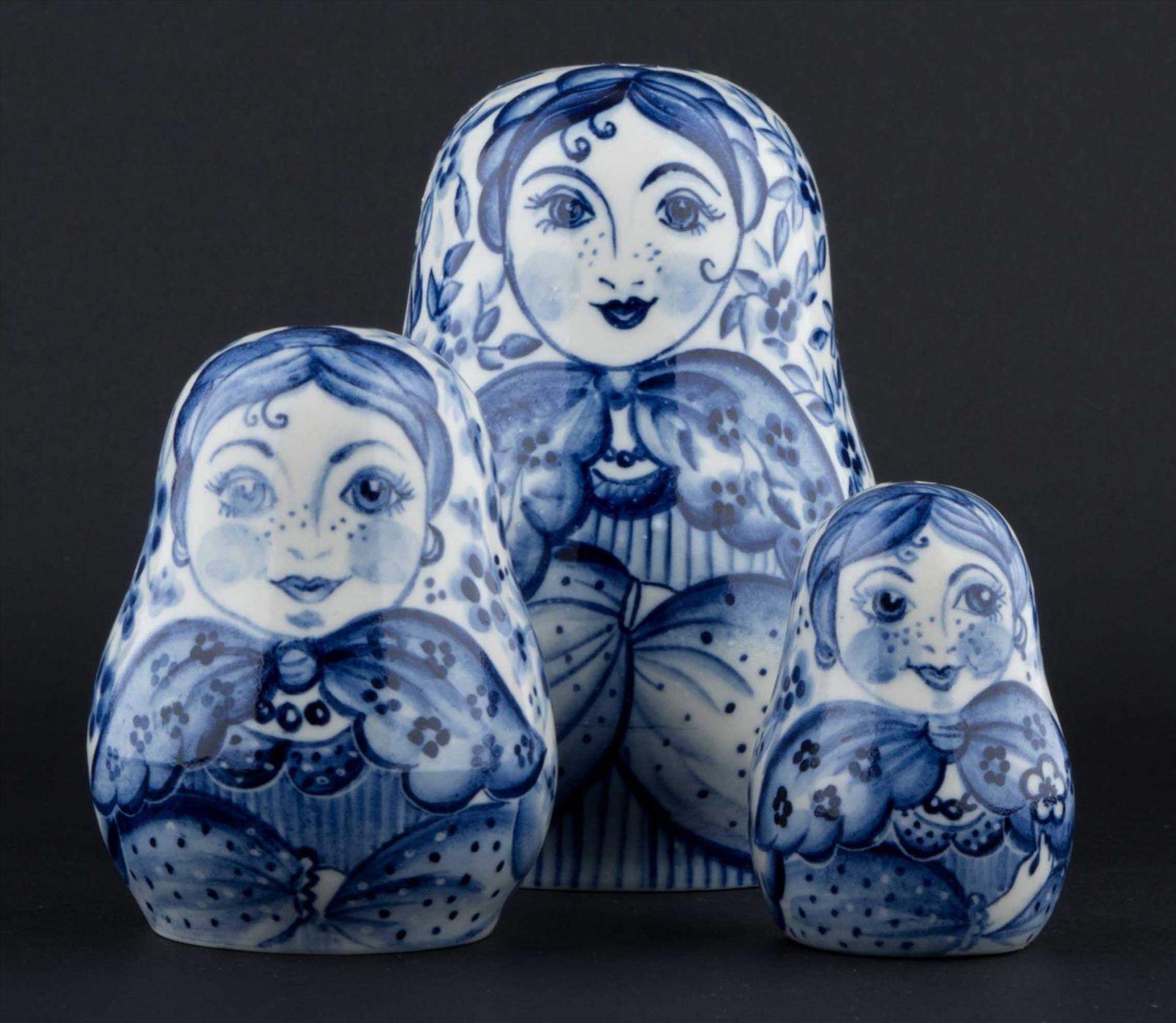 3 Matroschkas Rußland / 3 matryoshka dolls, RussiaPorzellan, Unterglasur Blau bemalt, wohl Zucker- - Bild 2 aus 3