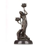 signiert Milo / signed Milo"Dame mit Seerosen als Kerzenleuchter"
Skulptur-Volumen, Bronze, H: 36