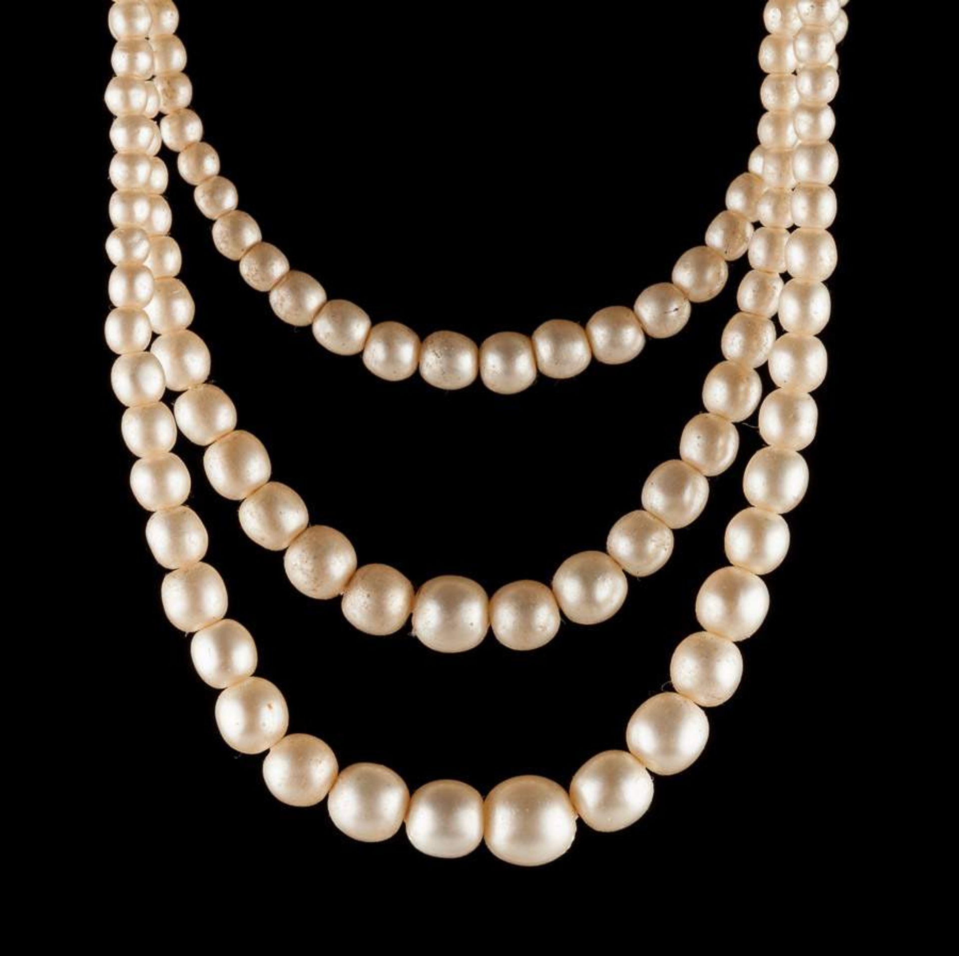 Perlencollier / Pearl colliers3 teilig, L: 42 cm, Ø Perlen 2 mm bis 7 mm /
3 pieces, length: 42