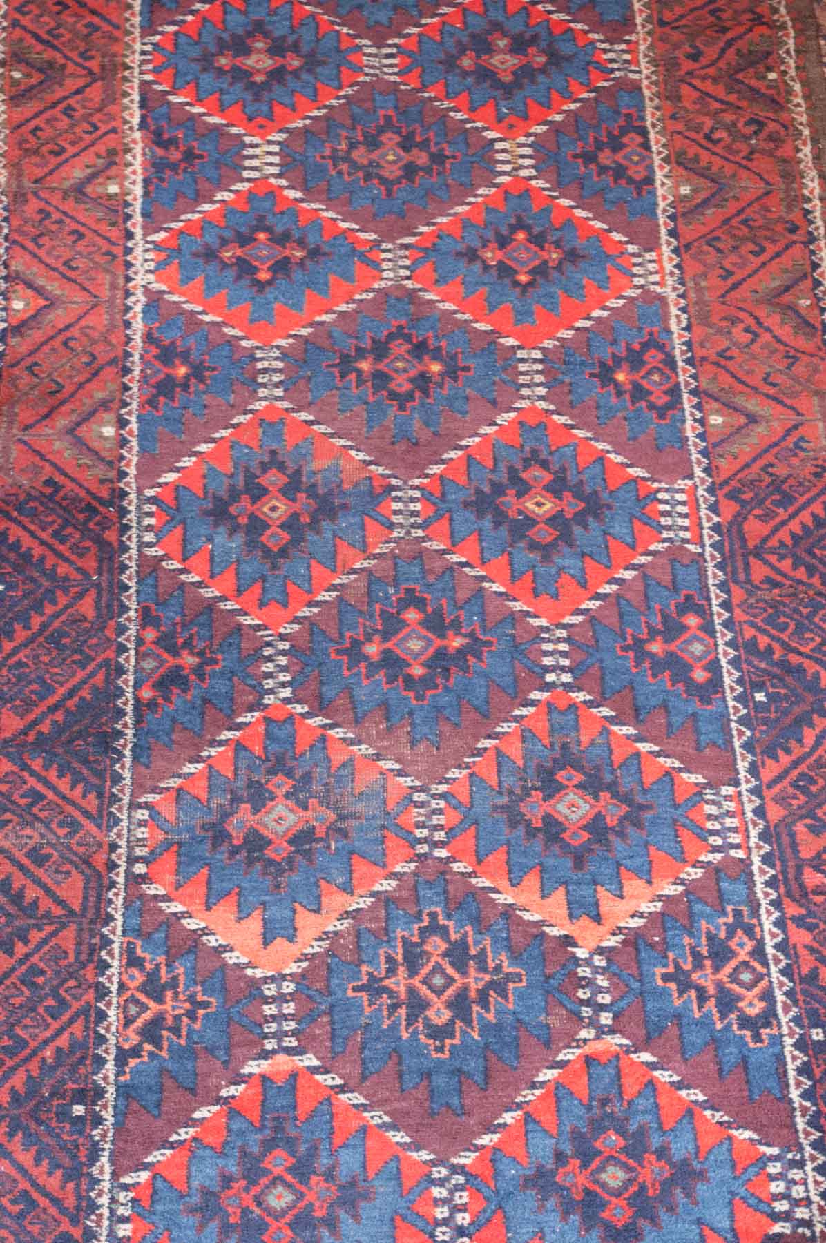 alte Orientalische Brücke / Old oriental small carpethandgeknüpt, ca. 260 cm x 101 cm /
tied by