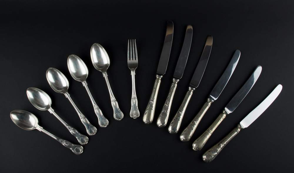 Konvolut Besteckeck L & W / Convolute silverware, L & Wversilbert, 12 teilig, 5 Löffel, 1 Gabel, 6